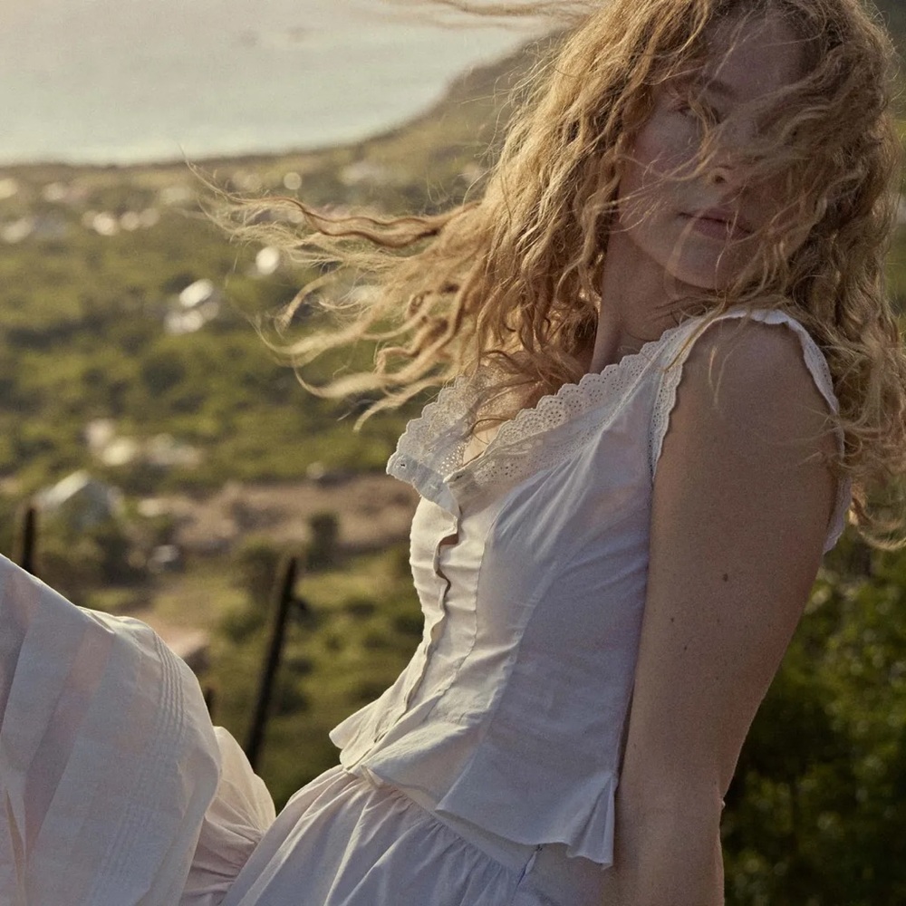 ISO for Alana top DOEN in size M